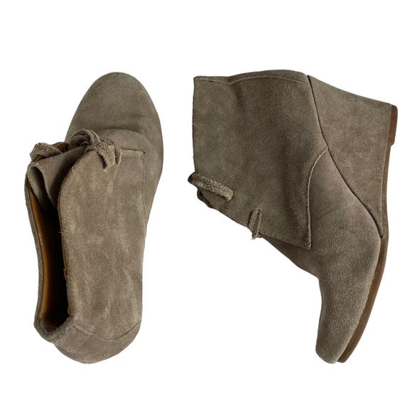 DV Dolce Vita Pellie Suede Wedge Ankle Booties Round Toe Taupe Woman’s US Size 7 - Picture 2 of 16